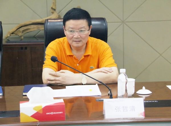 昆山农商银行慈善基金会理事长张哲清致辞
