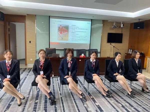 我行开展银行服务礼仪专题培训